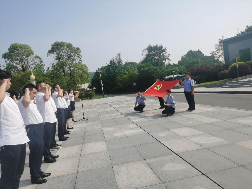 走進(jìn)廉政教育基地，以案為鑒警鐘長(cháng)鳴